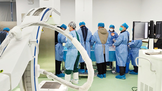 UBE腰椎管減壓術和椎間融合術實操訓練營，普愛C形臂全程護航